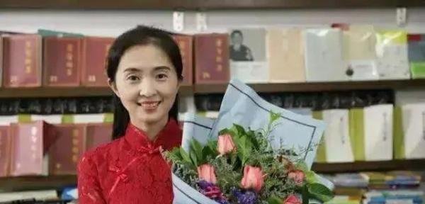 胡红梅因抄袭事件被撤销副校长职务，调离岗位。
