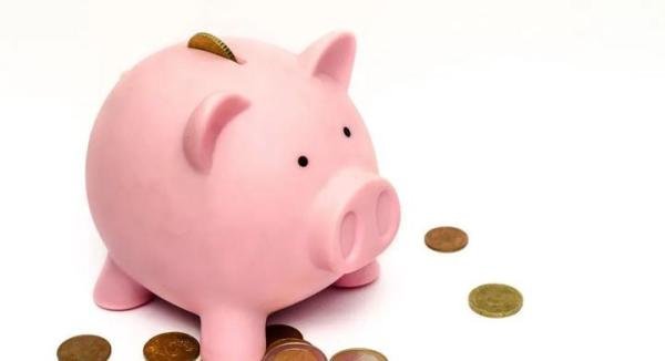 男子没钱又爱面子，偷女友近4万元供女友消费......