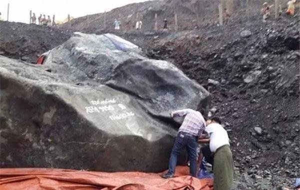 缅甸挖出一块200吨石头，价值不可估计！