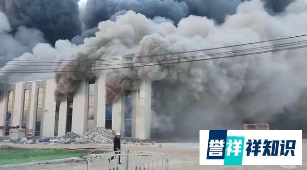 江苏徐州超百亿项目新建厂房起火:现场浓烟滚滚,人员伤亡情况排查中