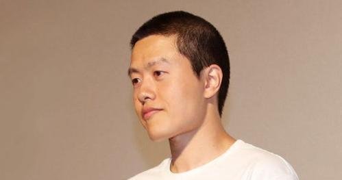《哪吒》49亿票房入选奥斯卡，导演真面目被扒光，网友表示不可能