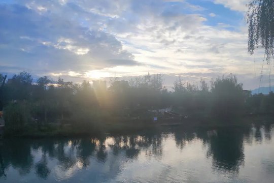 久雨初晴打一城市地名