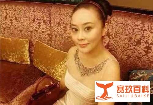 主持人陈霞被弃尸湖中，打捞出时衣衫不整，脖子还在流血