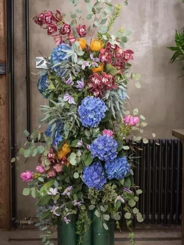 让王菲叹服的天才花艺师曹雪：曾辍学身无分文，一年剪掉十万枝花