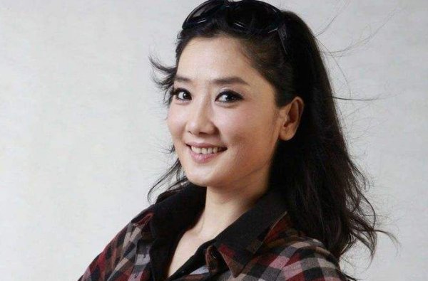 凤凰传奇的女