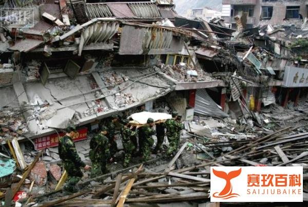 纪念“5.12”汶川大地震：15年前的声音和画面，我们从未忘却，汶川“夹缝男孩”15年后重回废墟。