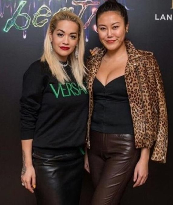 香港名媛抱5个月女儿自杀，为何会突然选择自杀？
