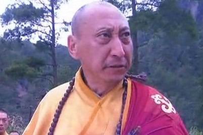 《倚天屠龙记》中,“昆仑三圣”何足道的武功是什么水平?