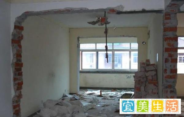邻居砸掉3面承重墙，女子百万新房变危房！如何辨别承重墙？