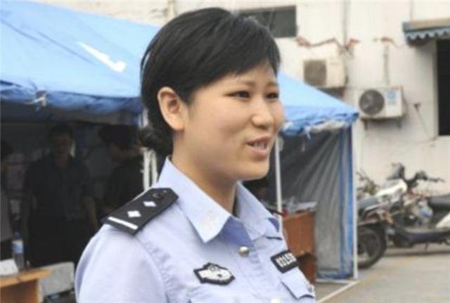 汶川地震中，一位“警察妈妈”给婴儿喂奶被破格提拔，后来怎样了？