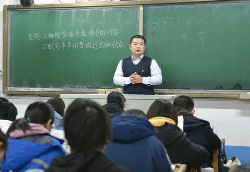 中学老师开分数银行借分凑整，你觉得这种教育理念怎么样？