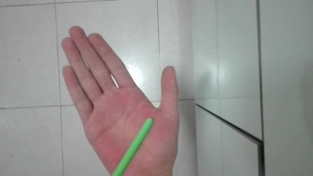 小女孩儿的手心怎么打？