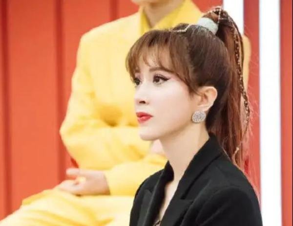 金巧巧辟谣于冬出轨，网曝富豪老公约女星酒店幽会，江疏影未回应