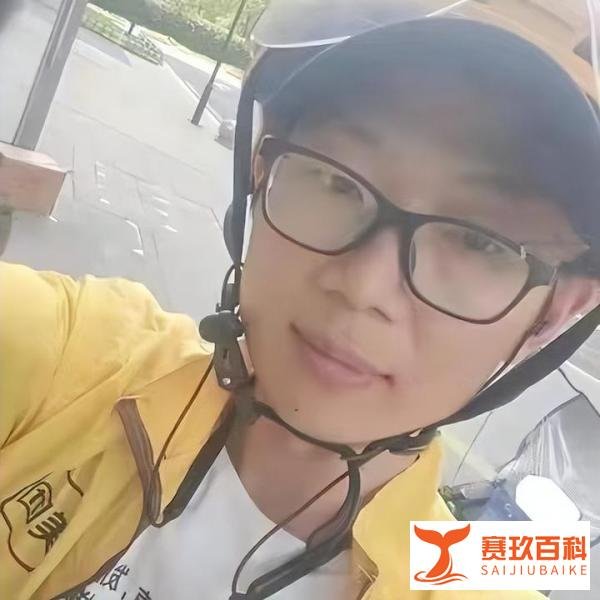 太感人了！跳江救人小哥希望不要再给他捐钱，把钱给更需要的人！