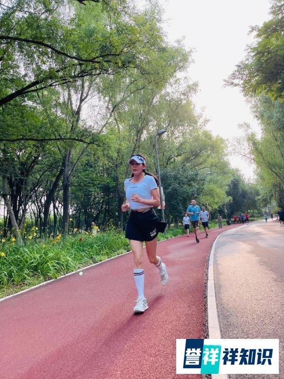 从初春到盛夏6月迎来4次半马 演员齐千郡另一个身份 ----- 实力跑者