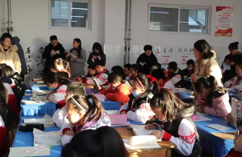 妄口巴舌的典故