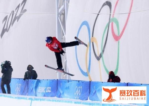 提前庆祝！谷爱凌“象征性”完成第三跳 空中劈叉庆祝得到30分