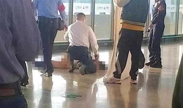 突发！上海虹桥火车站有人坠楼，惊悚现场曝光