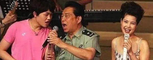 80岁李双江前妻私照曝光，原来是大名鼎鼎的她，比梦鸽名气还大