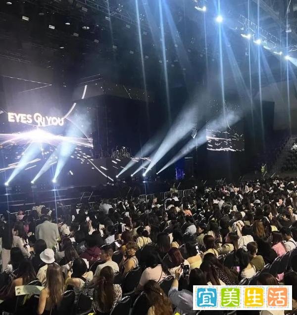 韩娱顶流金秀贤来曼谷开演唱会啦！月亮姐姐现场化身小迷妹！
