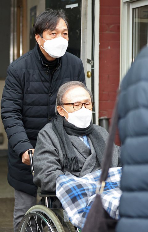 放了三星掌门人,尹锡悦首次特赦,为何没有前总统李明博?