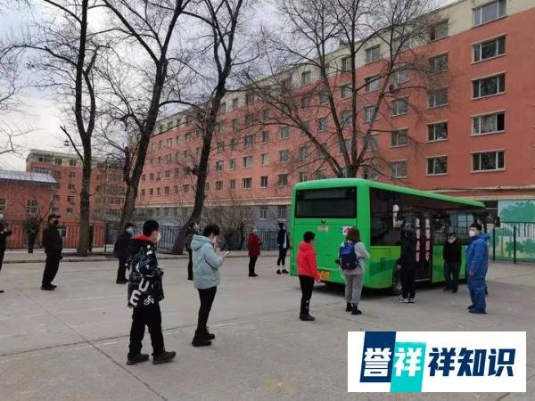 鹤岗市工农区：大批机关干部下沉基层防疫一线开展区域核酸检测工作