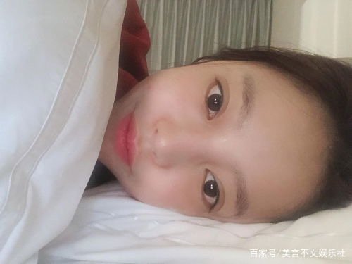 具荷拉自尽后：前男友被判1年，母亲为何在她葬礼上笑容满面？