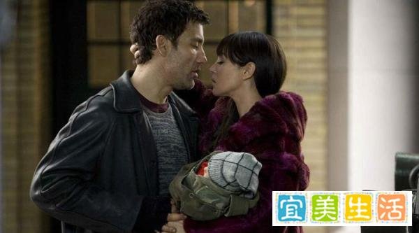 女神莫妮卡·贝鲁奇不止有西西里的美丽传说，这部爽片你看过吗？