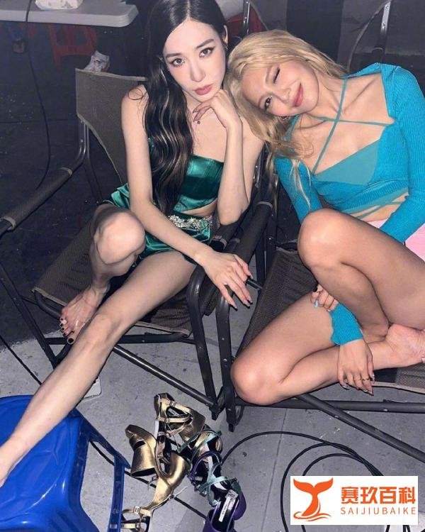 少女时代崔秀英晒与权俞利、黄美英亲密合照，大秀性感美腿