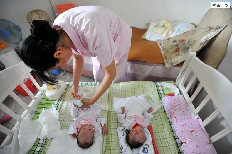 女大学生毕业做保姆：住豪宅月入过万 但活得不自在