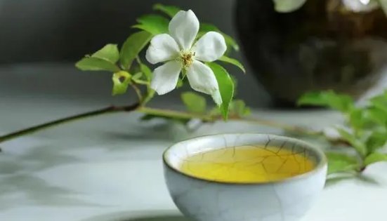 茶香四溢下一句是什么?