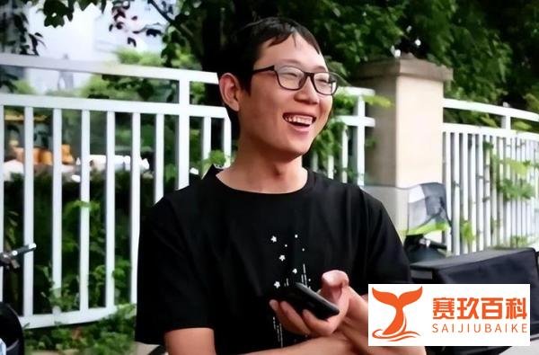 太感人了！跳江救人小哥希望不要再给他捐钱，把钱给更需要的人！