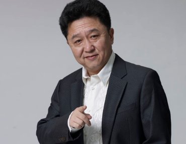 52岁于谦疑似要换工作，拥有3重身份的他，真的会离开德云社吗？