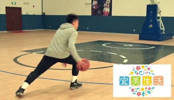 诺维斯基的金鸡独立投篮是如何完成的？